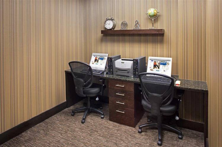 Hampton Inn & Suites by Hilton Toronto Airport , ON LYV1A3 near Toronto Pearson Airport View Point 9