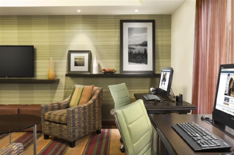 Hampton Inn Portland-Airport , OR 97220 near Portland International Airport View Point 6