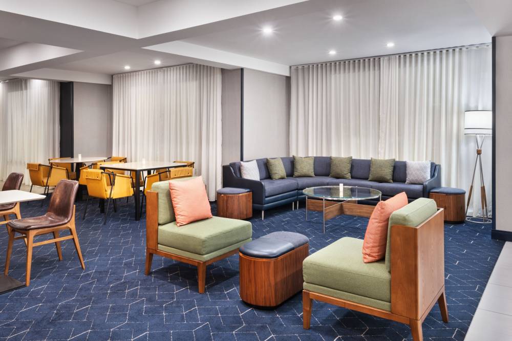 Courtyard By Marriott Mobile 9
