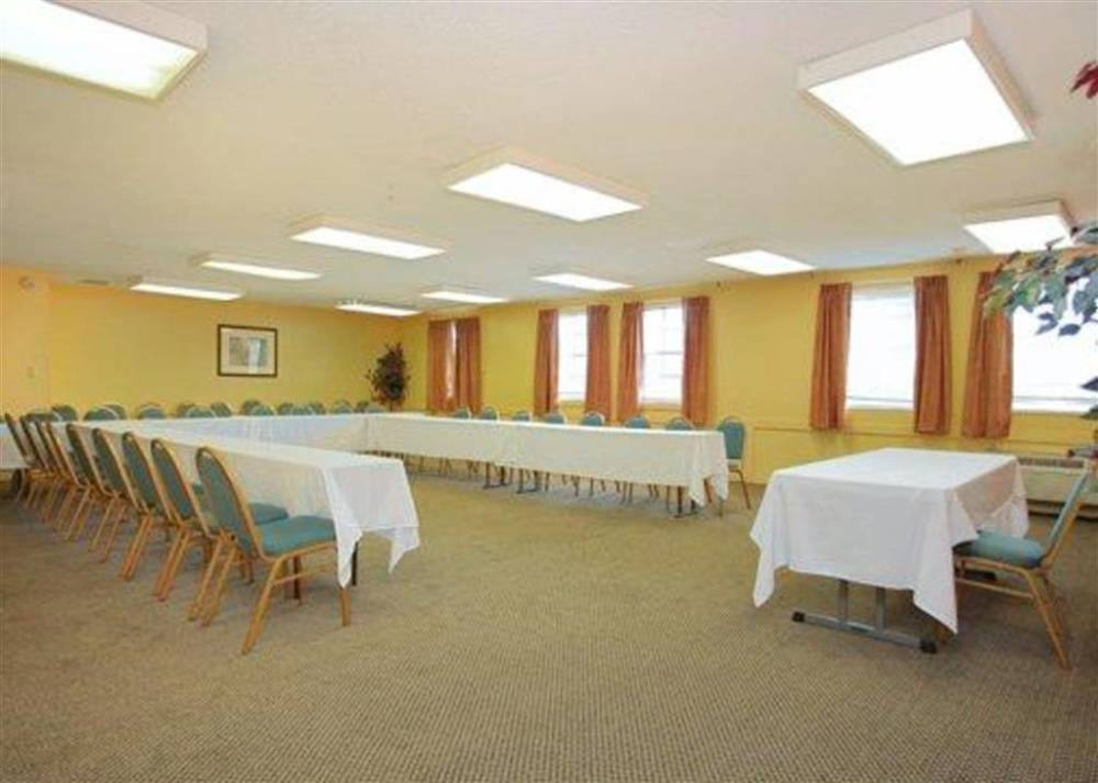Econo Lodge 4