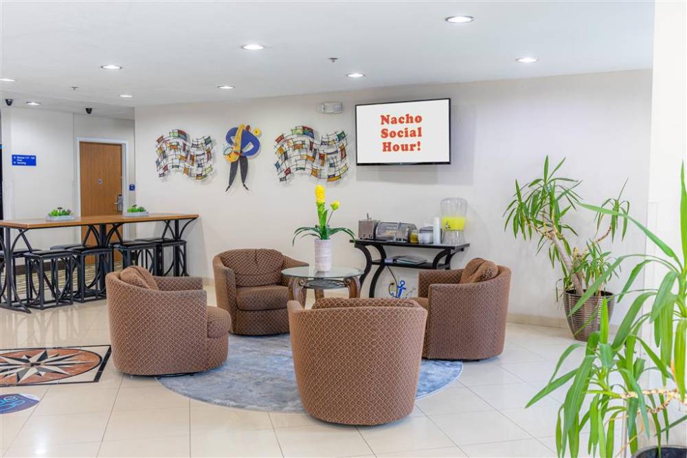 Microtel Kingsland 2