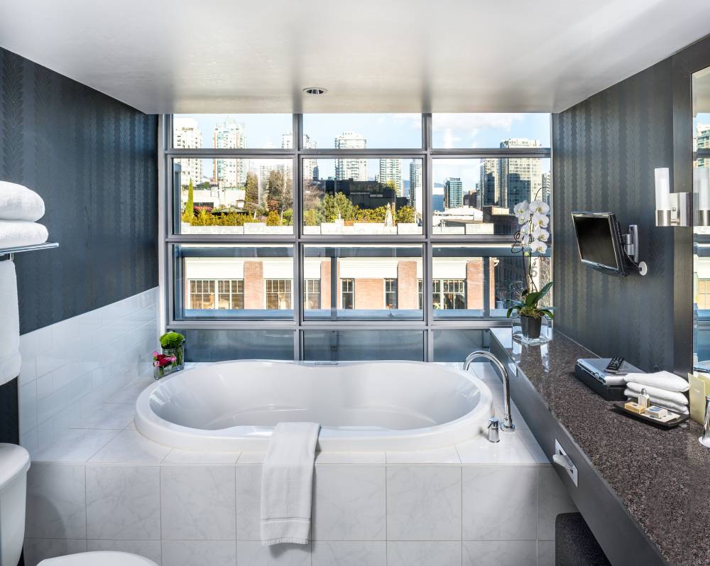 Signature Suite Bath