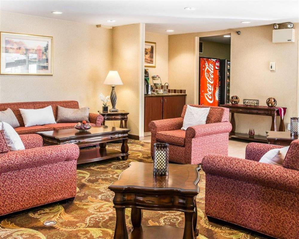 Quality Inn 6