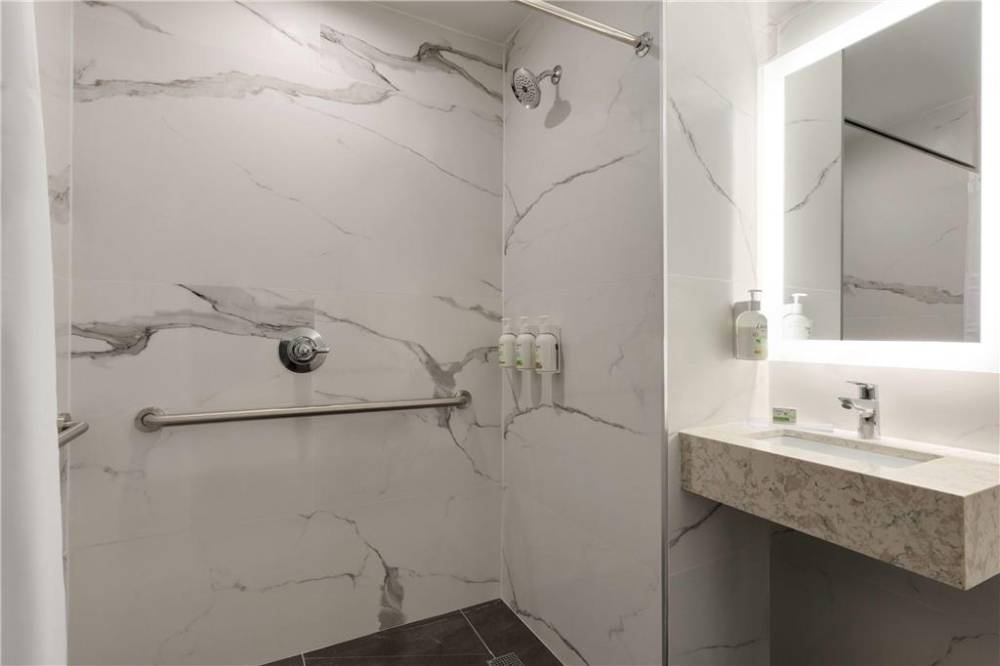 Ramada By Wyndham Brooklyn Empire Blvd 5